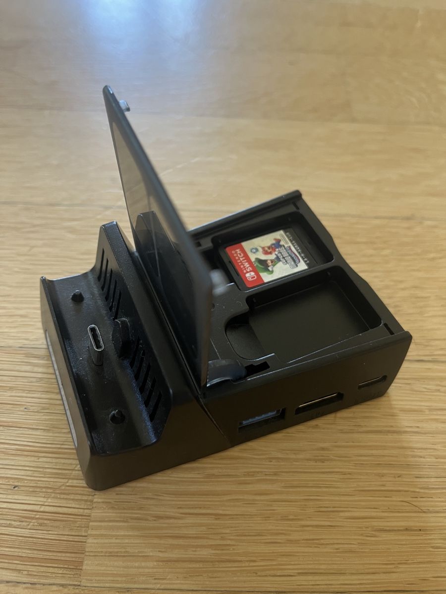 Nintendo Konsolen: Nintendo Switch mit controller und 10 spiele – Gebraucht aus St. Moritz von saraforsythe 2