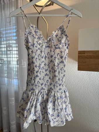 Kleid Casual Blumenmuster Grösse S neuwertig