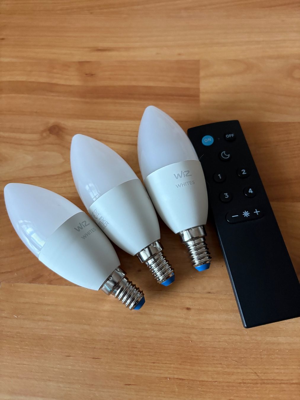 Lampade: WiZ Lampe 40W E14 Kerzenform – Usato da Neukirch Egnach venduto da Bruno-Privatverkauf 2