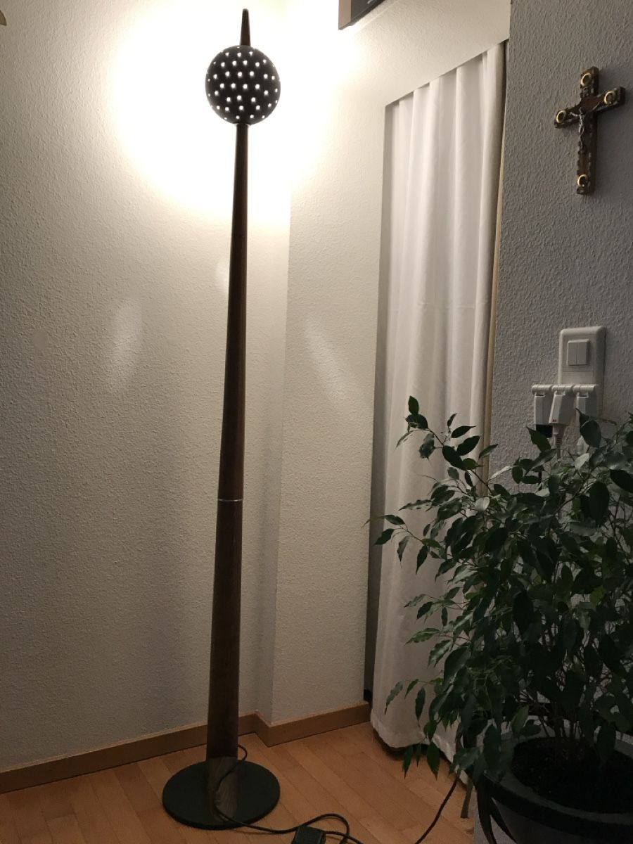 Lampade: Design Stehlampe aus massiver Eiche – Usato da Zürich venduto da stefan1818