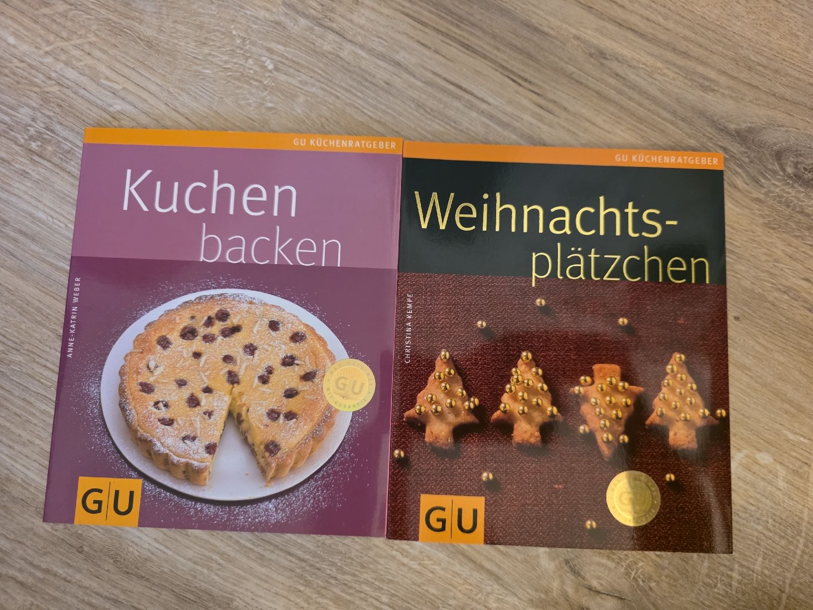 Libri: Backbücher 2 Stk. – Nuovo (secondo la descrizione) da Winznau venduto da soli9