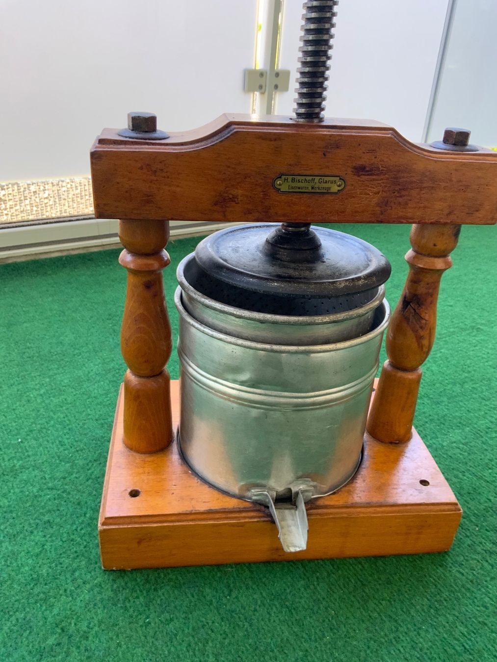 Elettrodomestici da cucina: Antiker Saftpresse Holz Metall H. Bischoff – Usato da Schübelbach venduto da Hecht11.
