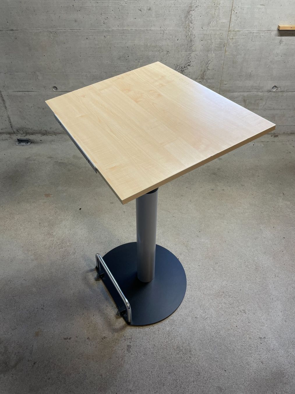 Schreibtische: Kettler Stehpult High Point Basic, fix geneigt, Rollen – Gebraucht aus Ibach von tim_9a7 1