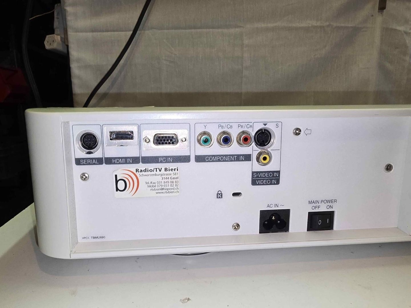 Panasonic Videoprojektoren: Panasonic Beamer PT-AX100E – Gebraucht aus Lenzburg von cameleoncolor 9