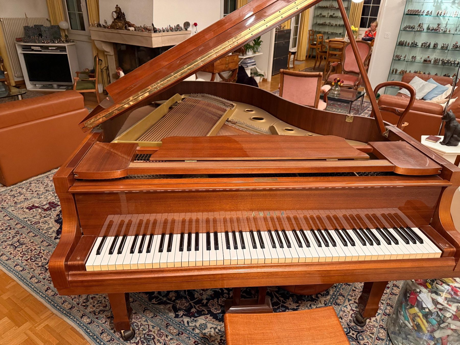 Piano à queue Yamaha 1m56 en parfait état (D'occasion) à Genève pour ...