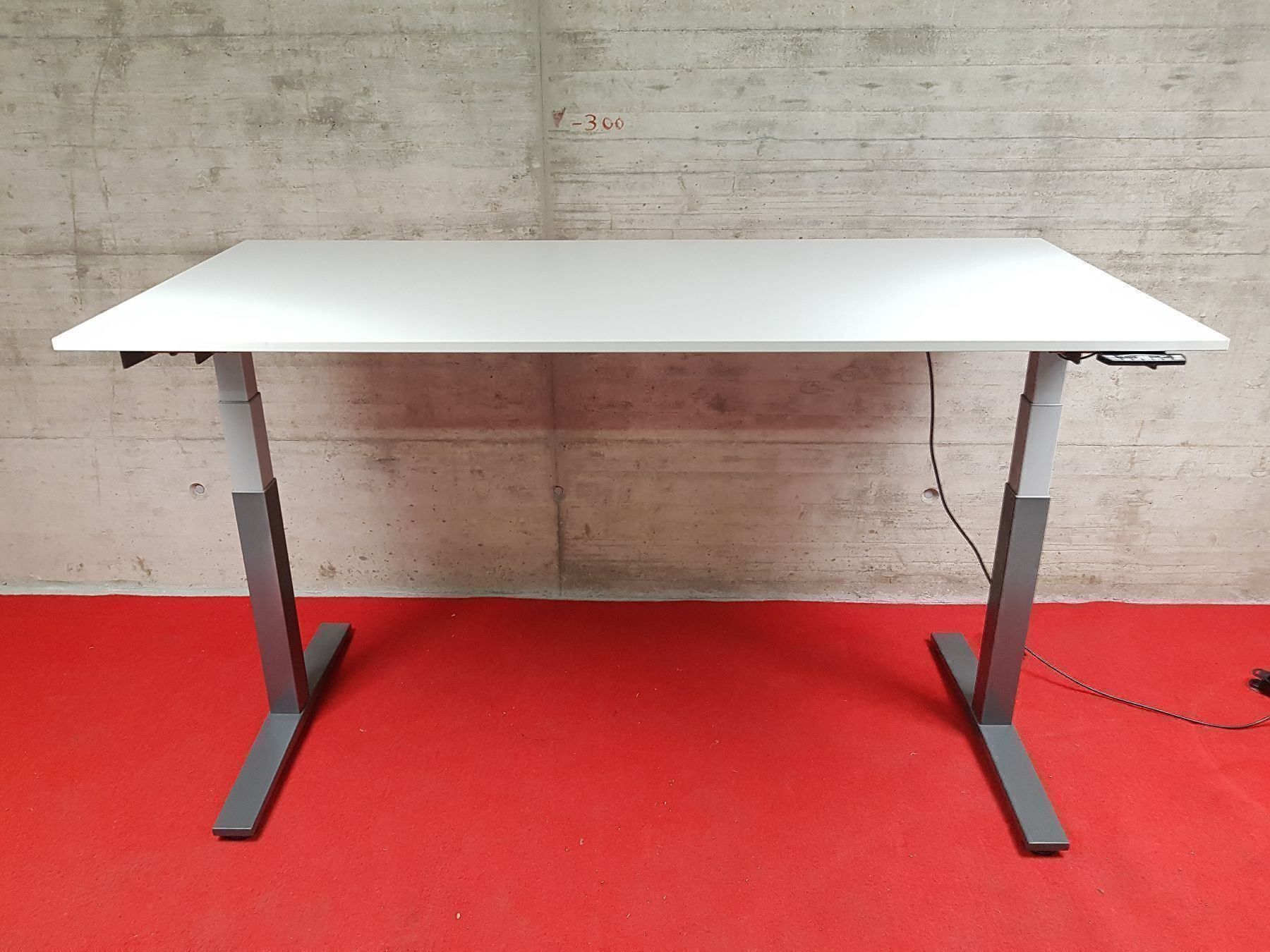 Tables: Arbeitstisch Stehtisch elektrisch – D'occasion à Urdorf par Karaguni 3