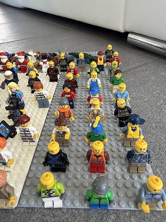 Lego Kit di costruzioni: Lego Figuren ca 70 Stück – Usato da Muri AG venduto da cag733 3