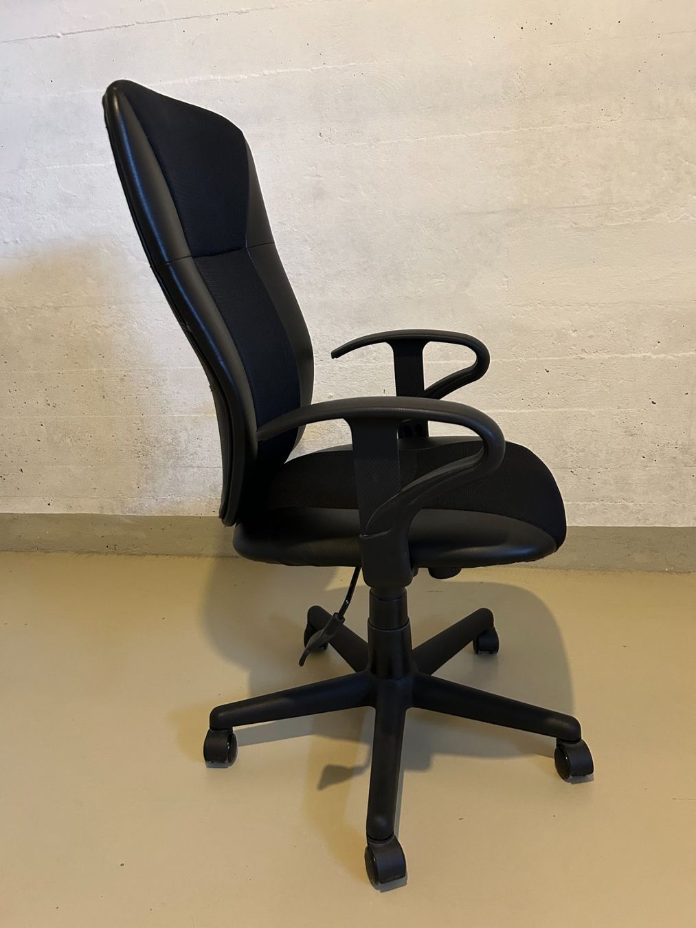 Stühle: Bürostuhl Schwarz – Gebraucht aus Zofingen von Bolec 3