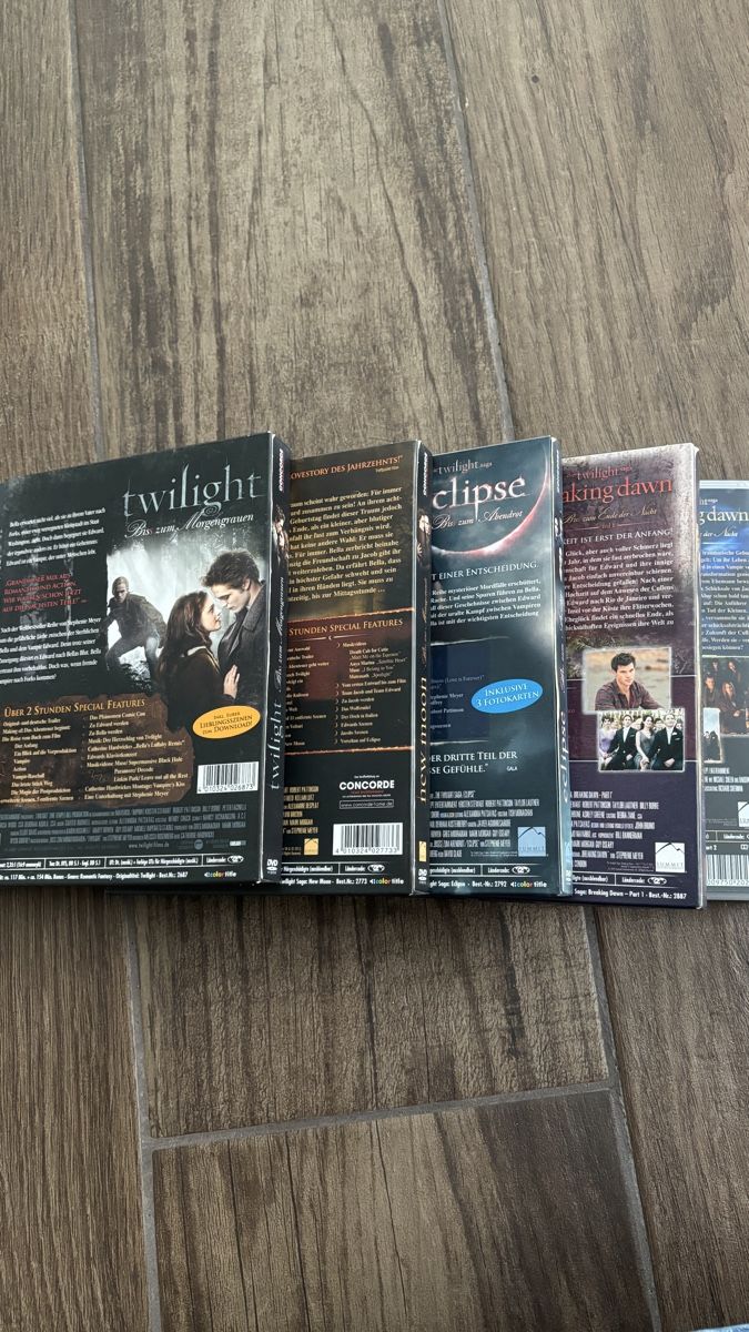 Tutti i DVDs: Twilight Saga - Komplette DVD Collection – Nuovo (secondo la descrizione) da Leibstadt venduto da man_mt5p 1