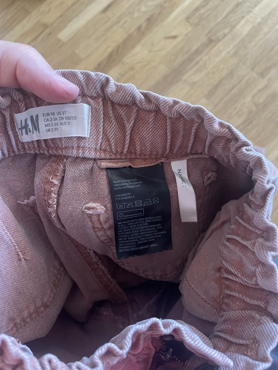 H&M Pantaloni: H&M Kinder JeansHose, Grösse 98, altrosa, – Usato da luzern venduto da plueschmors. 2