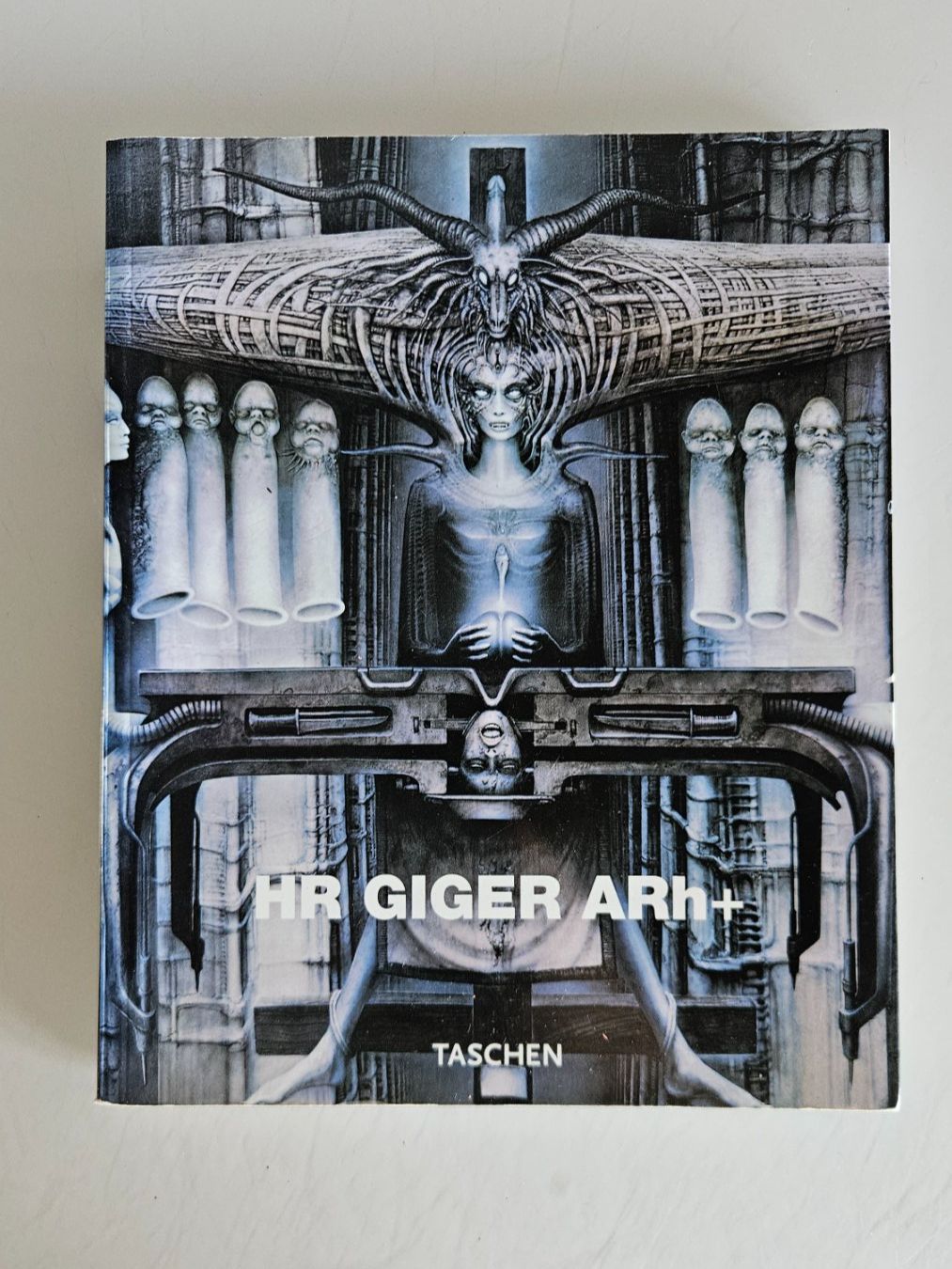 Bücher: HR Giger ARH+ – Gebraucht aus Basel von True_Hofer_Store