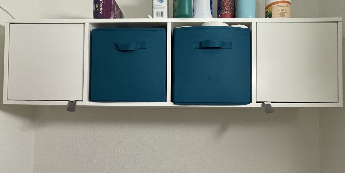 Regale: Hängeschrank  – Gebraucht aus Oftringen von est_mcq8