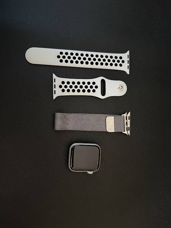Smartwatch: Apple Watch Series 6 / 40mm / Aluminium & Ceramic Case – Usato da Hinwil venduto da AnabelBurkhalter