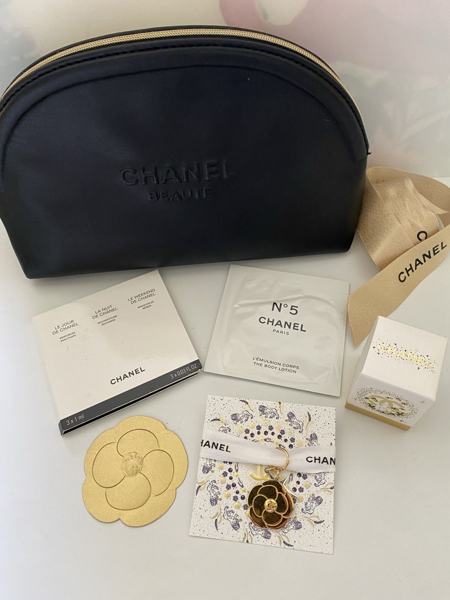 Chanel Custodie per cosmetici: Set Chanel – Nuovo e nell'imballaggio originale da Bouveret venduto da wes_7zll 1