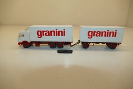 Wiking 1:87: Mercedes Benz Kofferlastzug Granini