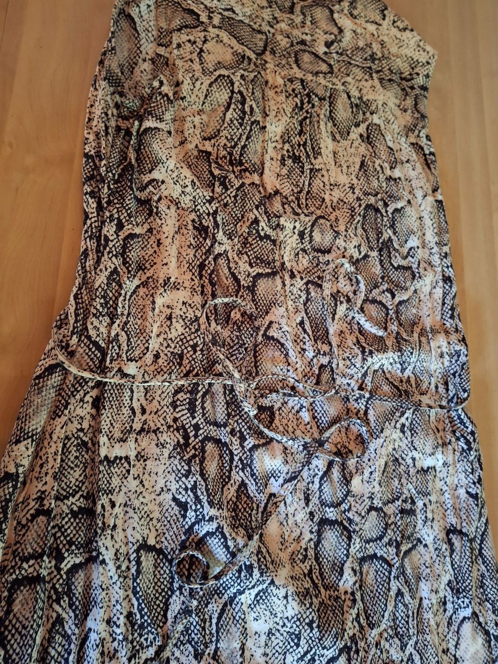 C&A Robes: Robe imprimé reptile taille 40 marque C&A – D'occasion à Villiers par san_jn5w 6