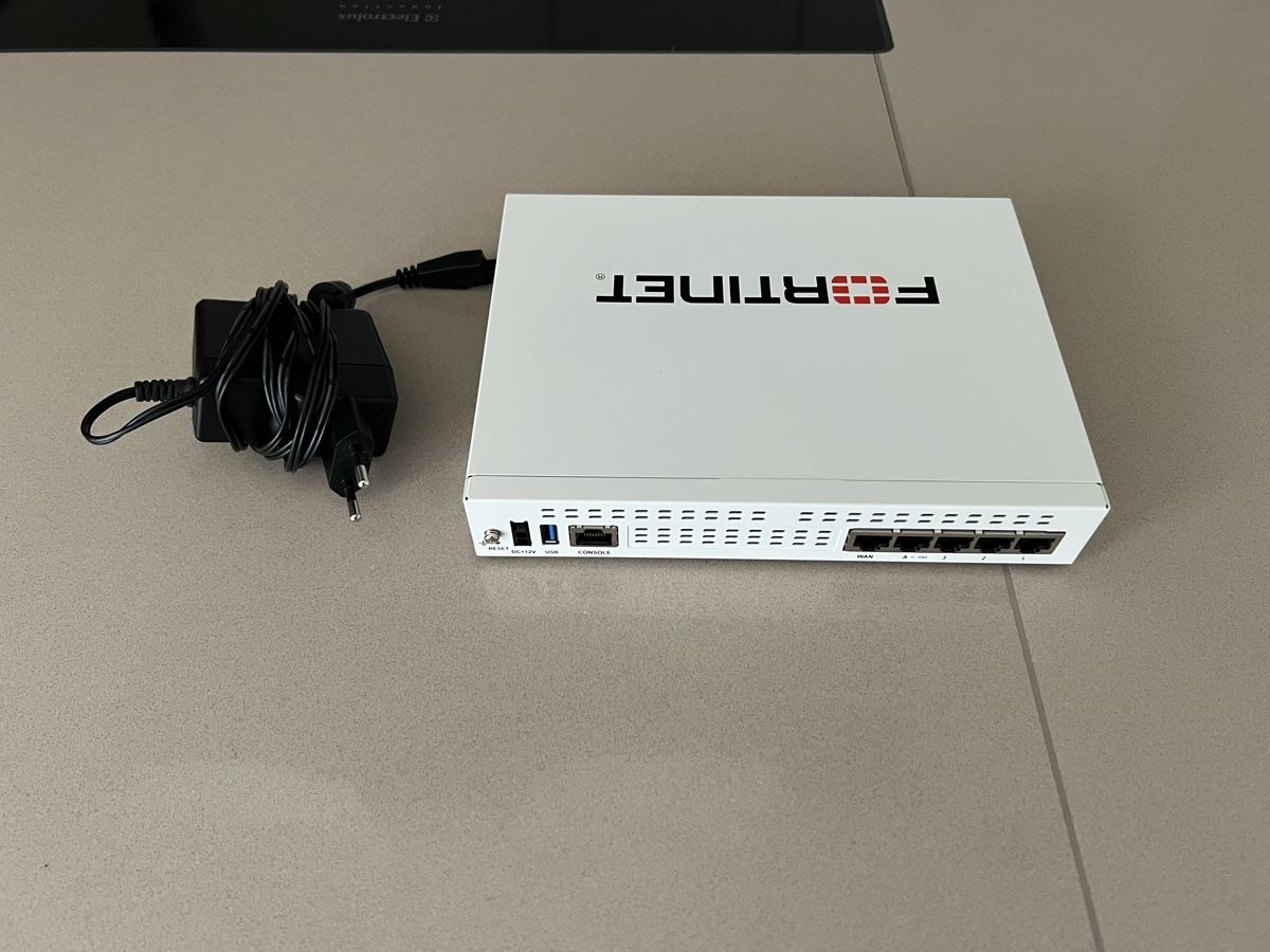 Fortinet Firewall: FortiGate 40F – Usato da Bazenheid venduto da winner81 1