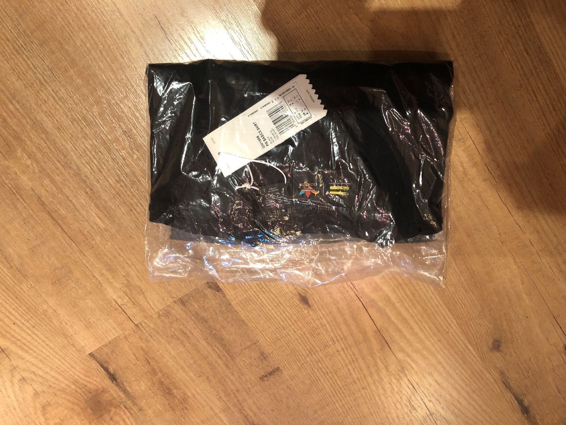 Adidas T-Shirts: Pharrell Williams Basics Shirt Black – Neu und originalverpackt aus Walkringen von buetzu08 2