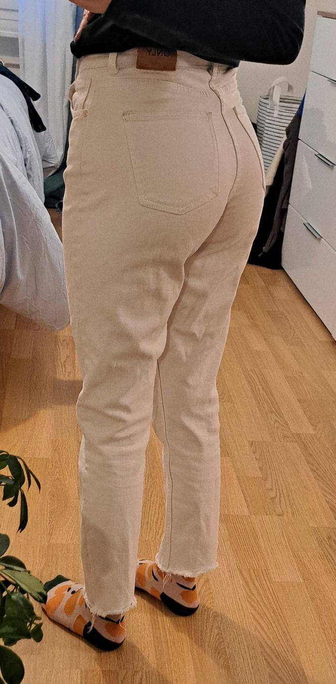Only Jeans: Weisse Only Jeans Gr. 25 – Gebraucht aus Zürich von van_5dqh 4