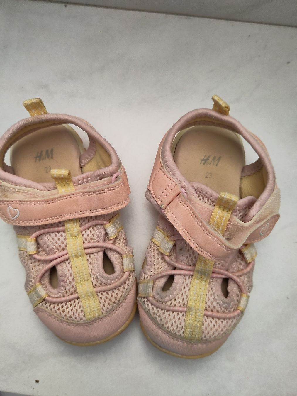 H&M Scarpe per ragazze: Sandalen, rosa, Stoff, Gr. 23 von h&m – Usato da Dettighofen Lengw. venduto da mai_75wt