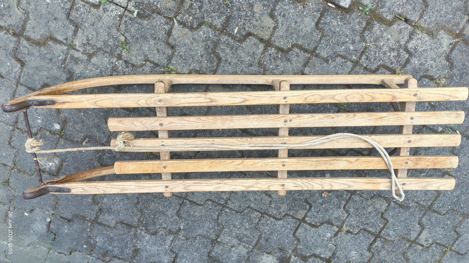 Schlitteln: Antiker Holzschlitten – Gebraucht aus Bern von Auktionaer 3