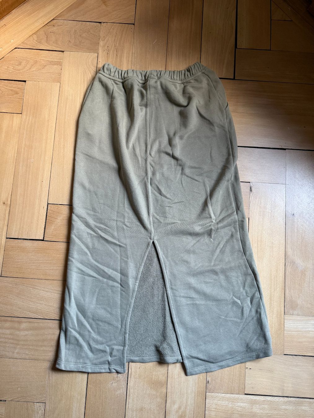 Gonne: PULL&BEAR - Sweatrock khaki M – Usato da Zürich venduto da Diazaio 2