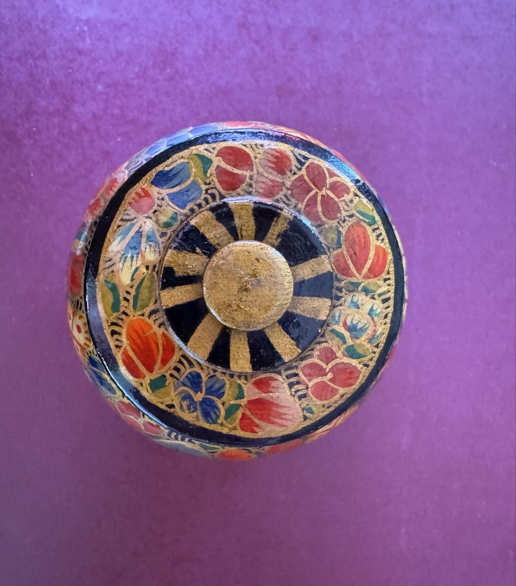 Tutte le decorazioni: Vintage handbemalte Holzdose – Usato da Lachen SZ venduto da ThisMyJam 1