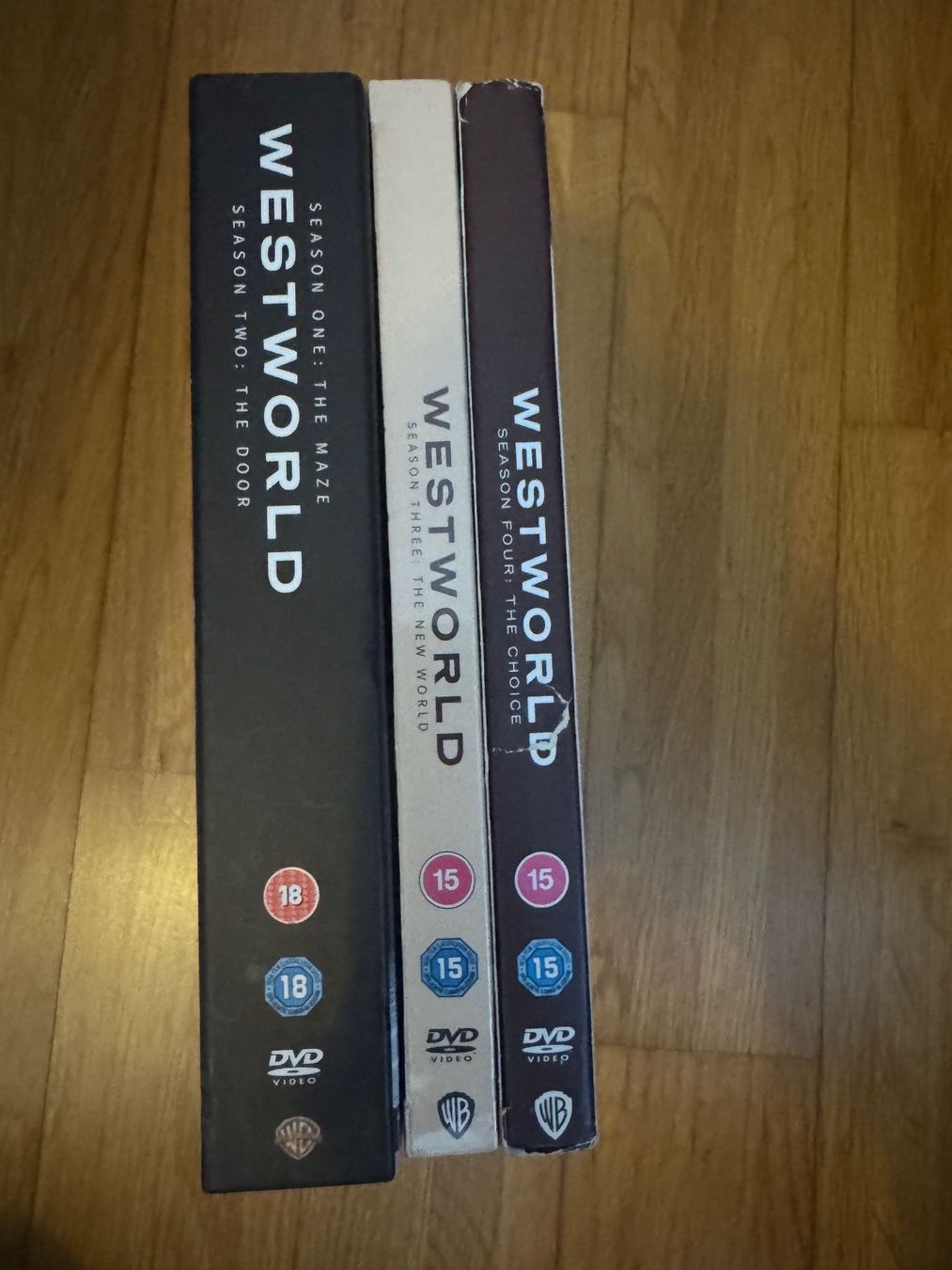 Tutti i DVDs: Westworld Seasons 1-4 DVD – Usato da Zuzwil SG venduto da nk_9000 2