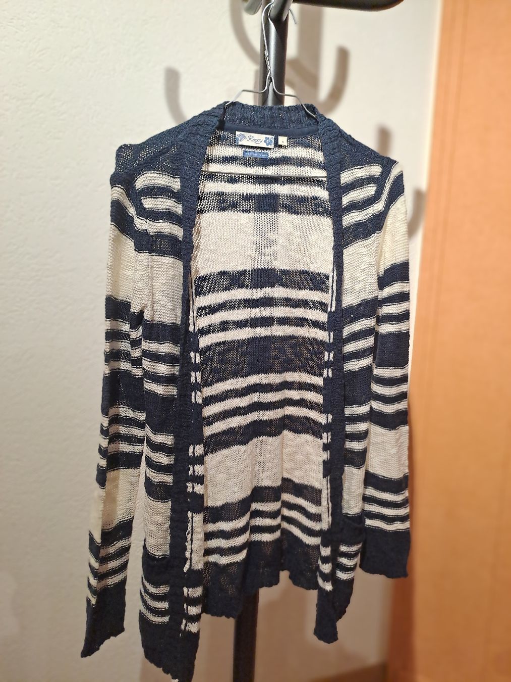 Roxy Maglioni & Felpe: Cardigan Roxy, Taille S – Usato da Valeyres-sous-Montagny venduto da Romy.