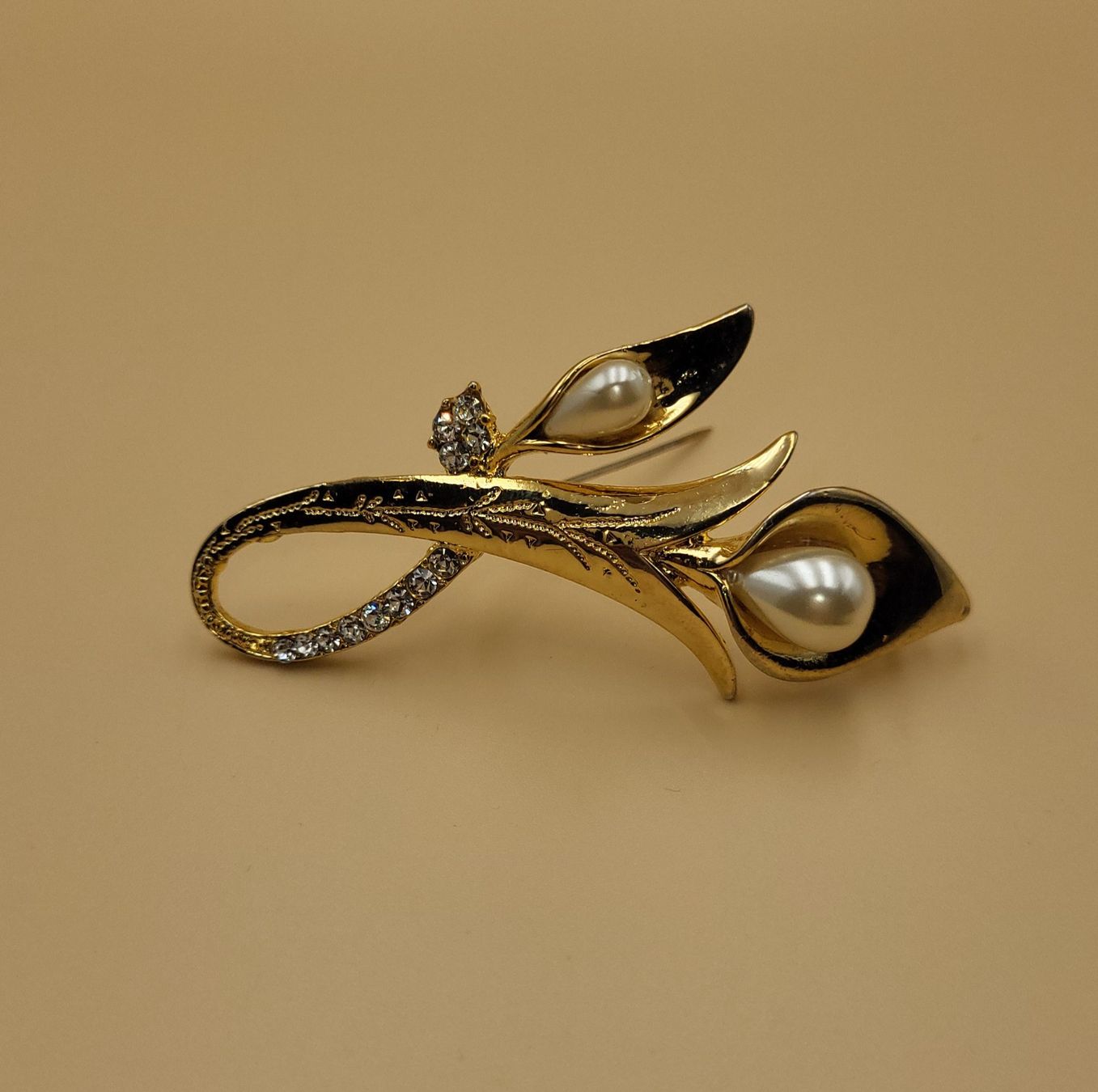 Spille & Fermagli: Goldene Brosche mit Perlen und Strass – Usato da Wald ZH venduto da SwissPawnshop 3