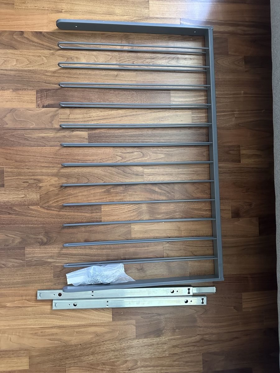 Ikea Supporti a parete: Pax Hosenaufhängung – Usato da Luzern venduto da kat_bq9l