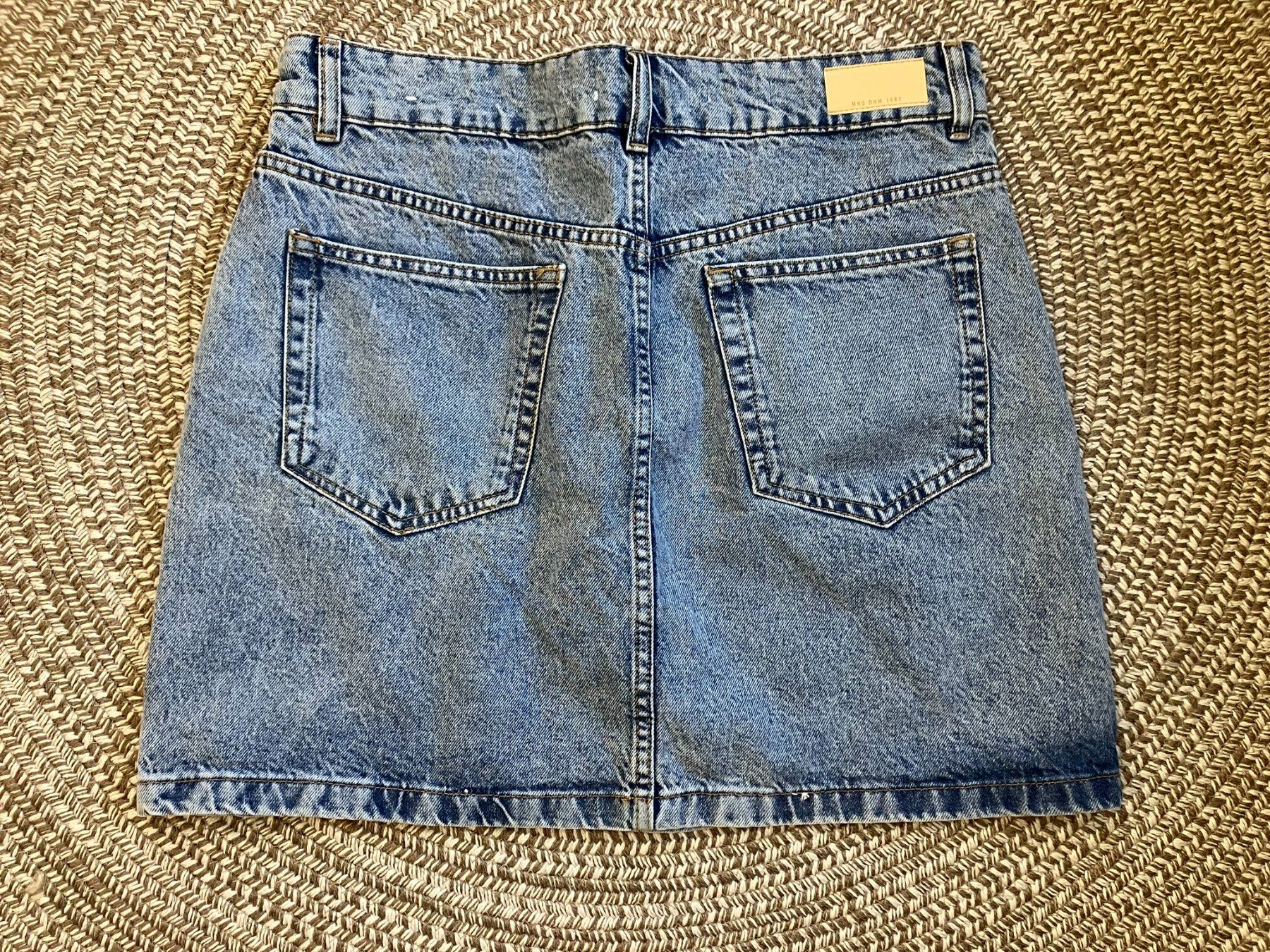 Mango Jupes: 2 x Mango Jeansjupe Gr.XL – D'occasion à Laupen ZH par kar_lfz6 2