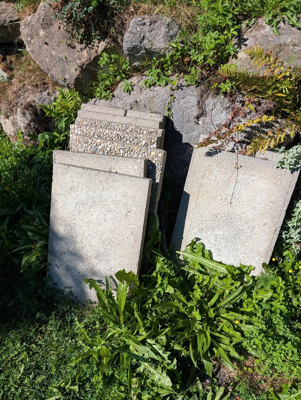 Rivestimenti per pavimenti: Waschbetonplatten, Lochgitterplatten – Usato da Diepoldsau venduto da gru_wk6s 4