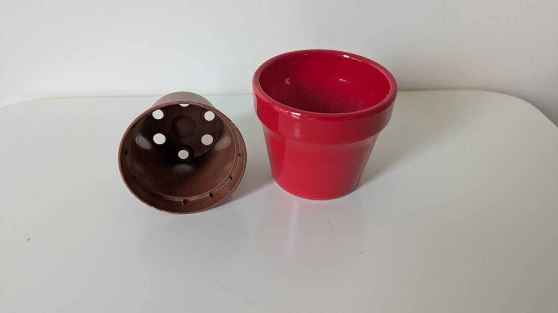 Tutte le decorazioni: 2 Mini Blumentöpfli schwarz und rot – Usato da Bäretswil venduto da Ober-Land 4