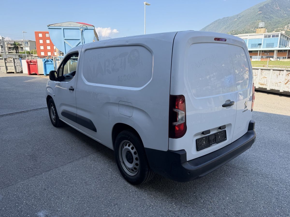 Peugeot Véhicules utilitaires: Peugeot e partener  – D'occasion à Gordola par sai_2bz9 3