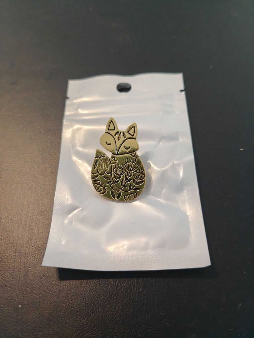Spille & Fermagli: Fuchs / Fox / Renard / Volpe Pin – Nuovo e nell'imballaggio originale da Vaglio venduto da Dabia