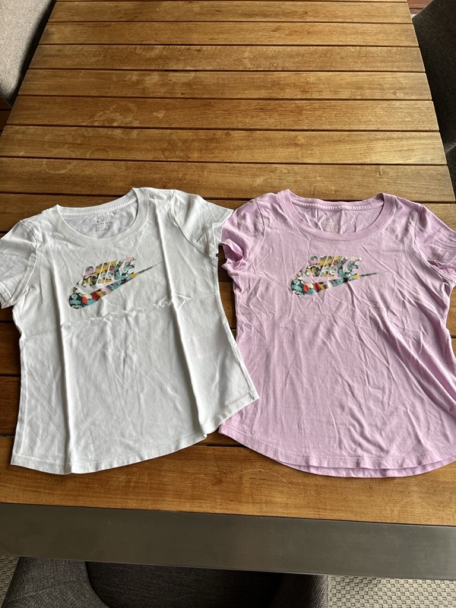 Nike Camicette, T-shirt & Top: 2 Kinder Nike Tee T-Shirts, Grösse M / 156 – Usato da Altdorf UR venduto da Jenny13