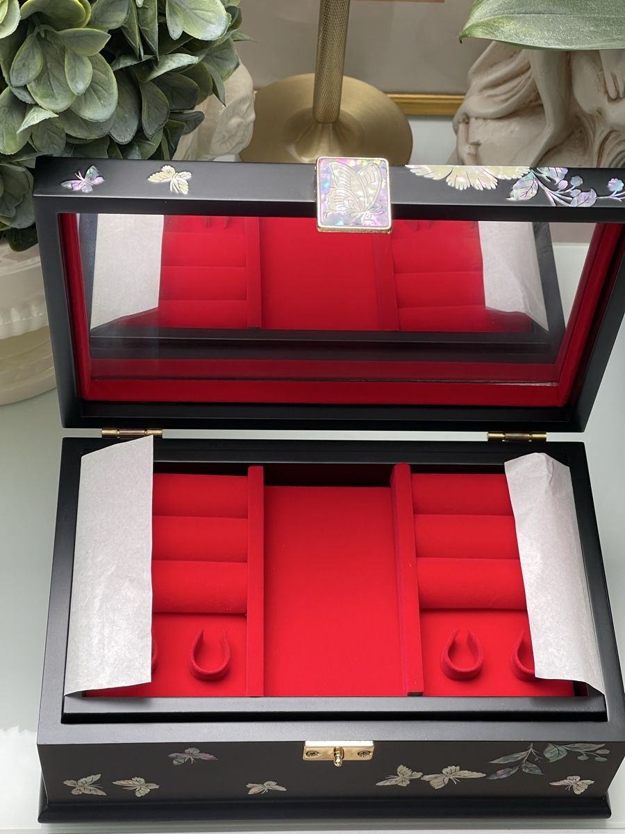 Cassapanche: EXKLUSIVE HANDGEFERTIGTE LACK-SCHATULLE MIT PERLMUTT-INLAY – Nuovo (secondo la descrizione) da Winkel venduto da Glamour-Style 4