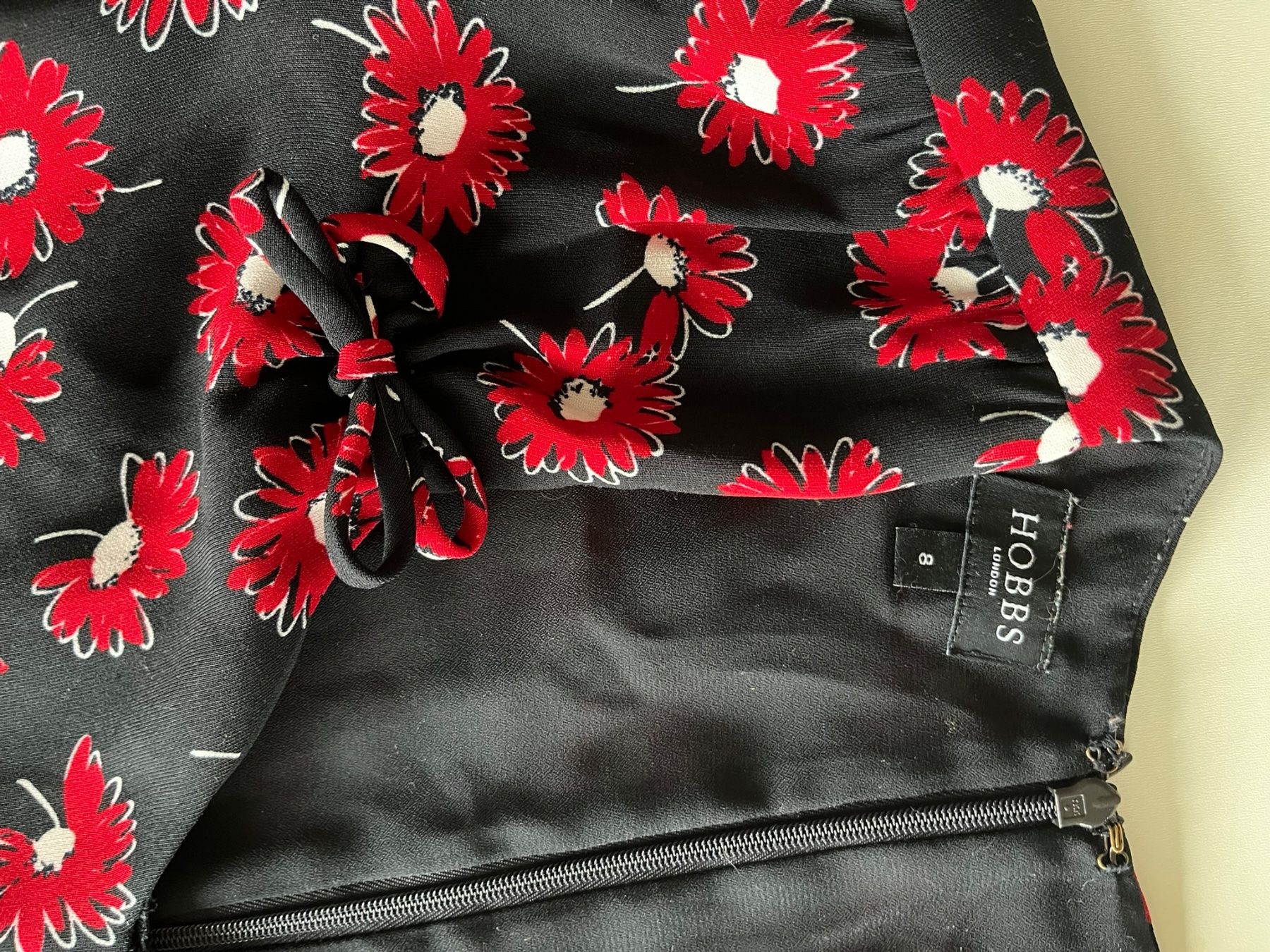 Hobbs Vestiti: Hobbs schwarz-rotes Blumenkleid Gr 36 – Usato da Zürich venduto da bea_s5tq 8
