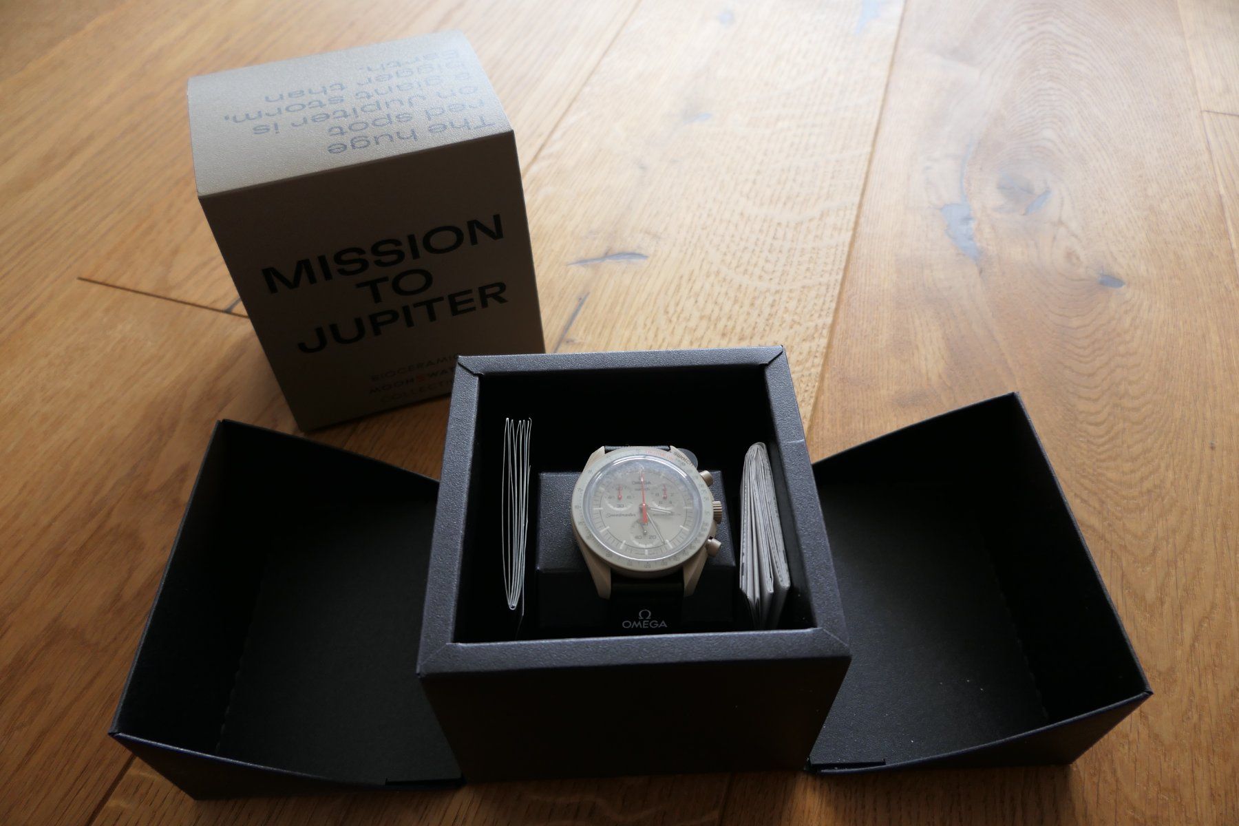 Swatch Orologi: Swatch Omega Moonswatch Mission to Jupiter – Nuovo e nell'imballaggio originale da ESCHENBACH SG venduto da MAKULU04 9