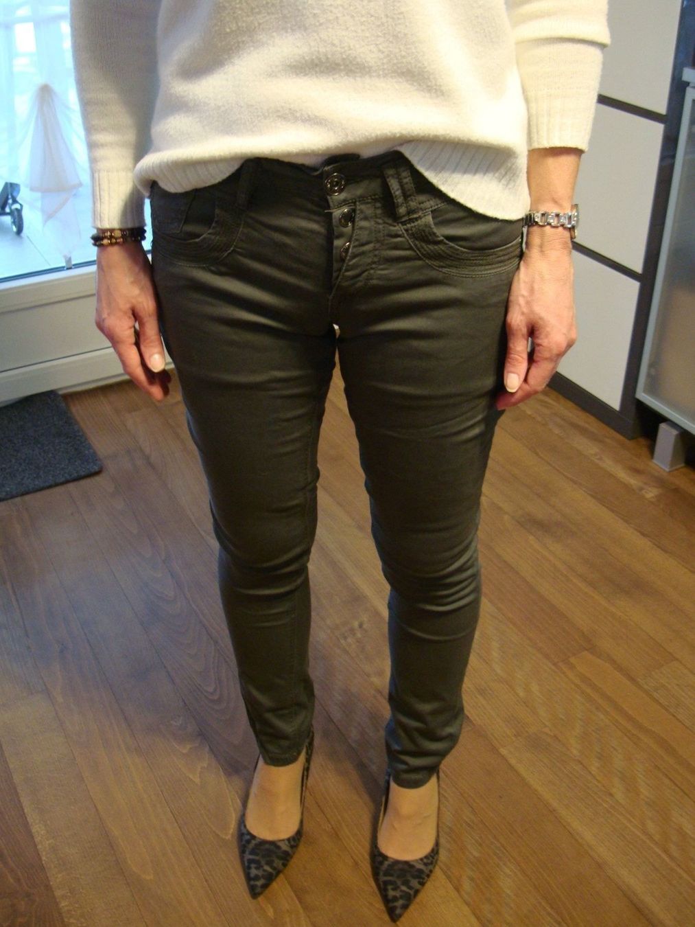 Hosen: Hose Oliv Gr. 36 – Gebraucht aus Mosnang von zwasli03