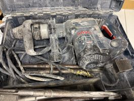 Marteau-piqueur Bosch GSH 5 CE avec accessoires