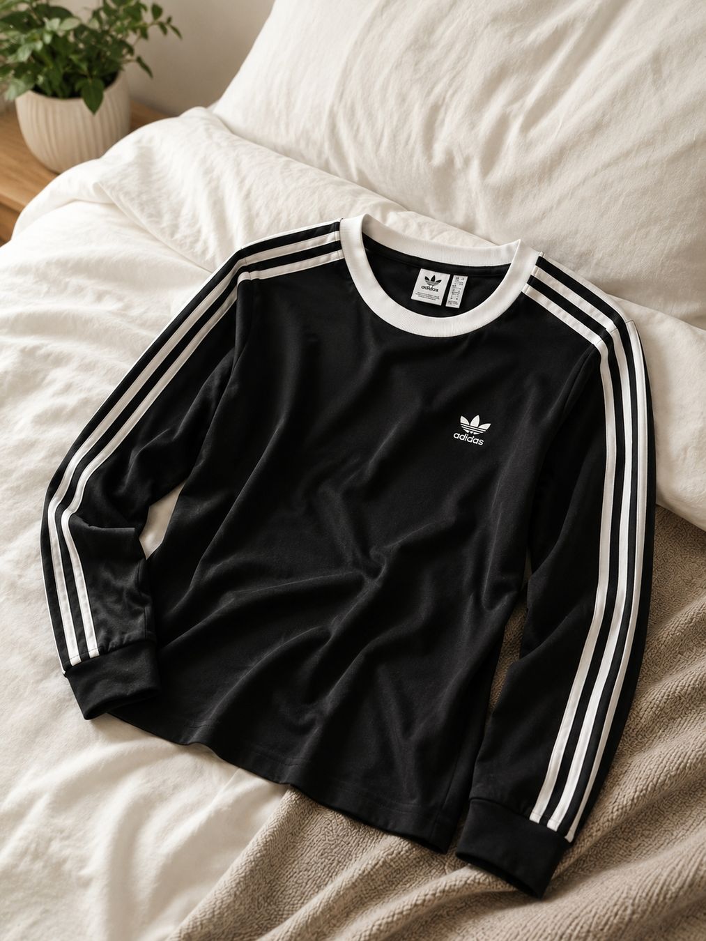 Adidas Pullover & Sweatshirts: ADIDAS LANGARM SWEATSHIRT, WIE NEU – Neu (gemäss Beschreibung) aus Köniz von F.Wassmer 1