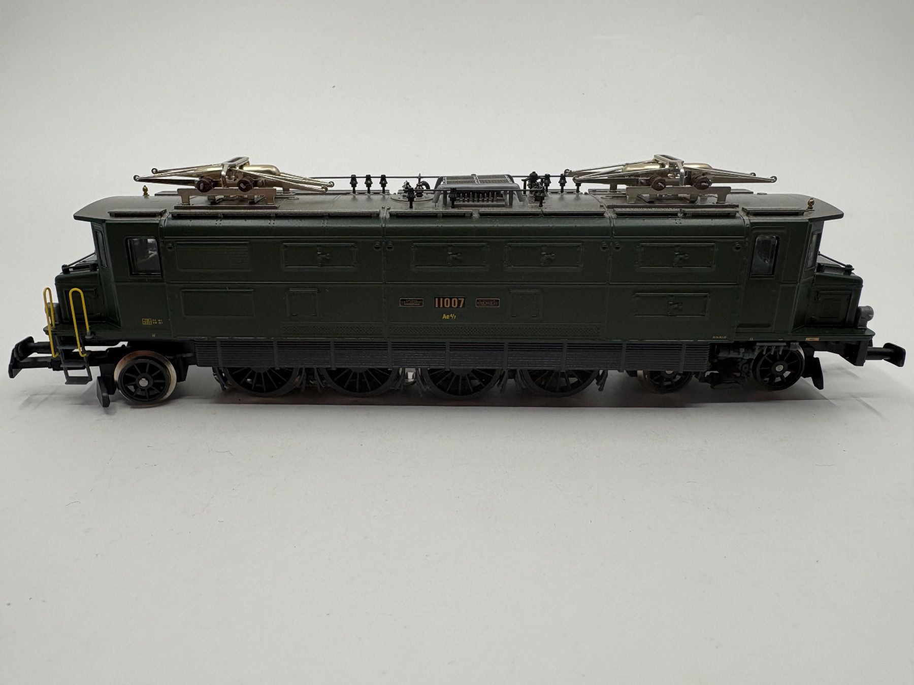 Hag Modelleisenbahnen: Hag SBB Ae 4/7 11007 H0 – Neu und originalverpackt aus Forch von Hanimann-Robinson