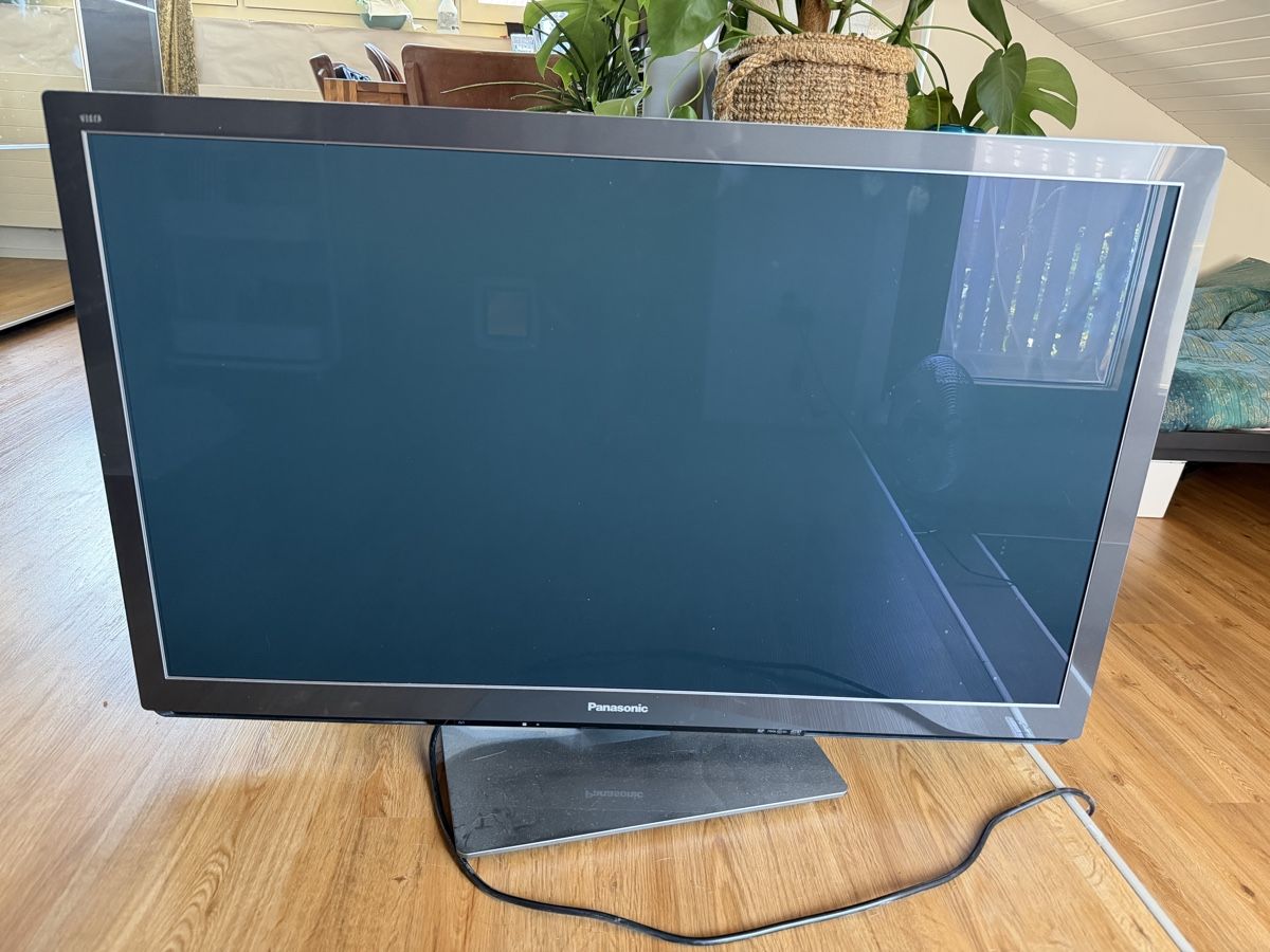 Panasonic Fernseher: Panasonic Television 42 Inch HD Ready used – Gebraucht aus Züberwangen von Monopoly22