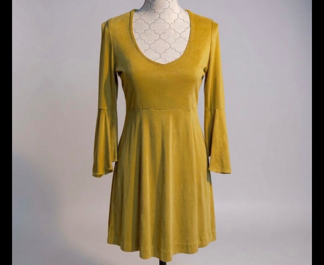 Kleider: Robe or jaune – Gebraucht aus Vuisternens-Romont von gol_xp6p 2