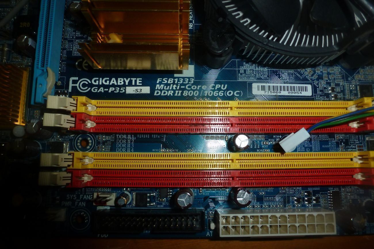 Cartes mère: Gigabyte GA-P35-DS3L Multi-Core CPU DDR – D'occasion à Emmen par newcar4you 1