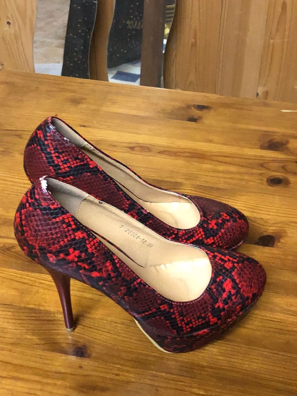 Chaussures femmes: High Heels Grösse 39 – D'occasion à Röschenz par Tashroal 1