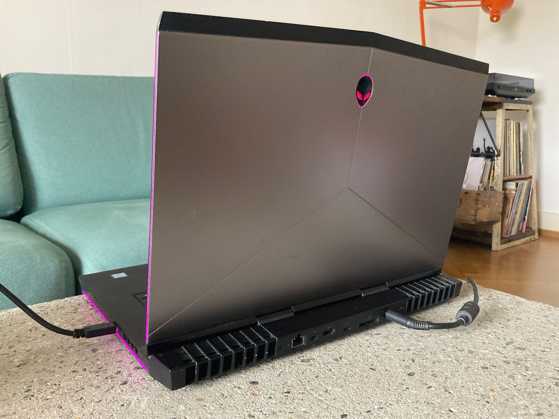 Alienware Notebooks: Alienware 15 R3 + Graphics Amplifier + GTX 10606GB – Gebraucht aus Basel von  1