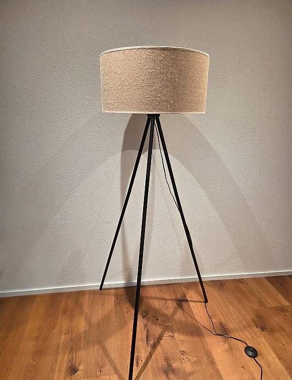 Lampade: Stehlampe tripod, beige – Usato da Jona venduto da nicole___
